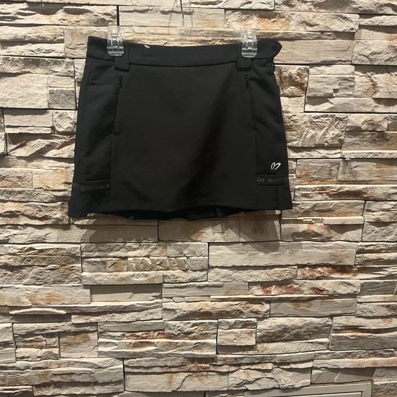 Master Bunny Edition  Women’s  Athletic Tennis  Skirt, Color Black, Size 4 - Picture 3 of 6